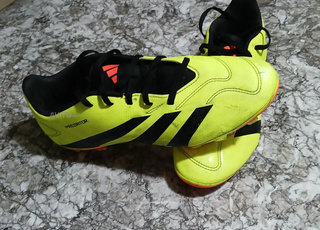 Goudas Adidas original utilisé seulement 4 fois