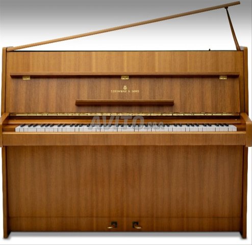 Piano droit Steinway & Sons