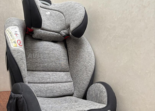 كرسي سيارة قابل للتعديل من 0 إلى 4 سنوات.