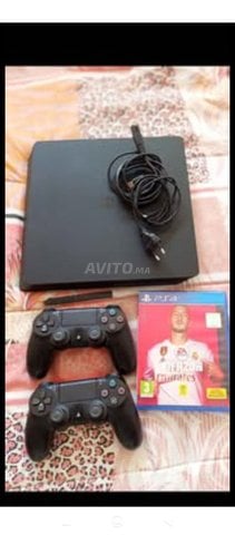 console Playstation 4 slim deux manettes 