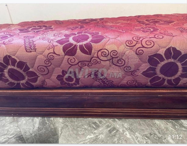 صالون مغربي كامل بحالة جيدة جداً