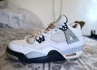 Chaussures de type Jordan 4