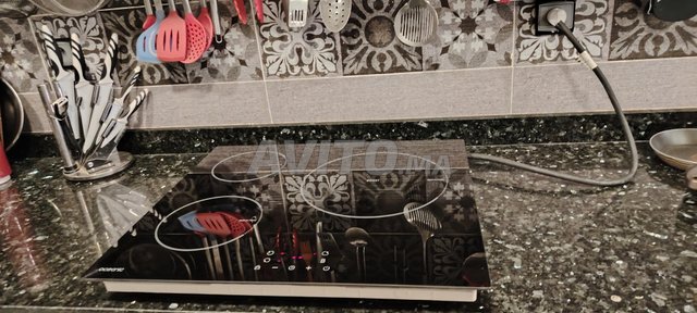 Plaque de cuisson électrique vitrocéramique à induction