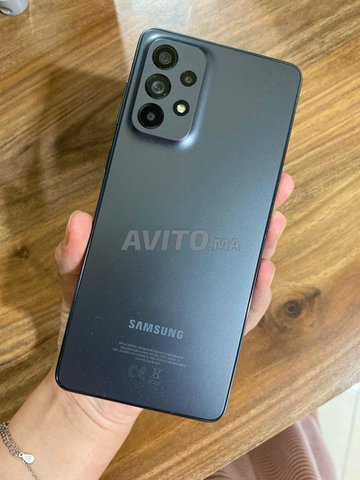 Samsung A73 5G / 8RAM/ 256 GB parfaite état