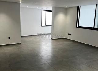 مكتب عالي الجودة للبيع – شارع غولميمة