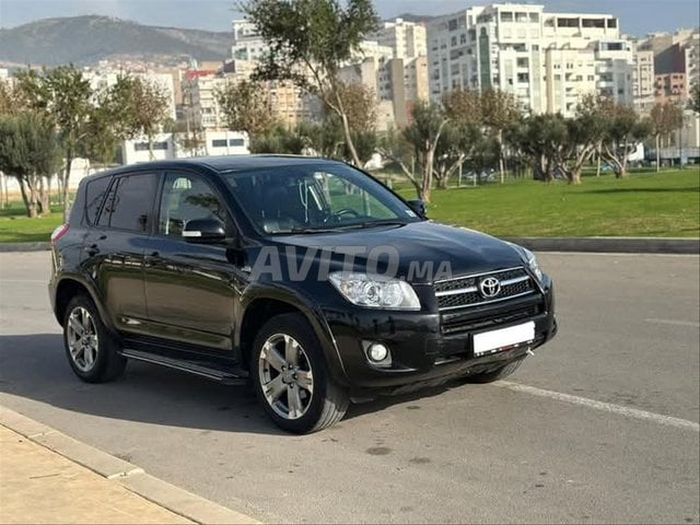 Toyota RAV4 essence automatique 