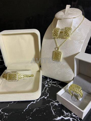 باقة شاملة من الحلقات والخواتم وأيضًا السنسلة