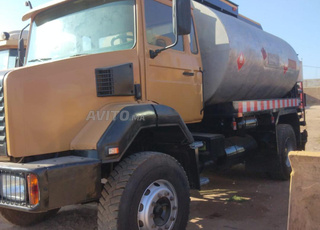 camion citerne repandeuse