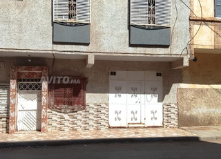 MAISON REZ DE CHAUSSEE ET 1 ETAGE ET GARAGE POUR VOITURE