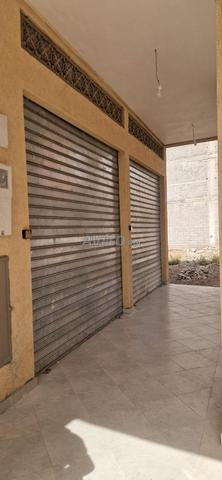 À louer beau local neuf de 82 m2, hauteur 4m. - 2