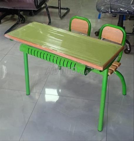 طاولة مزدوجة المقاعد المدرسية مع خزانة معدنية