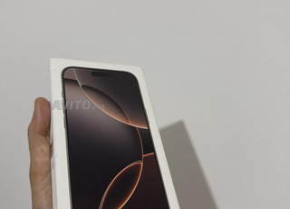 iPhone 16 pro max 256 titane désert