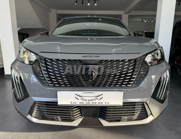 Peugeot 2008 Diesel modèle 2023  finition Allure 