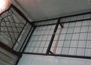 سرير حديد مشغول