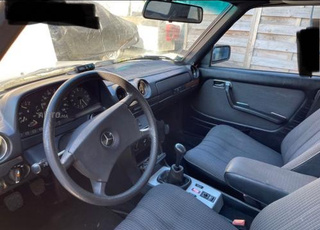 Mercedes-Benz 230 Essence Manuelle 1983 à Tanger