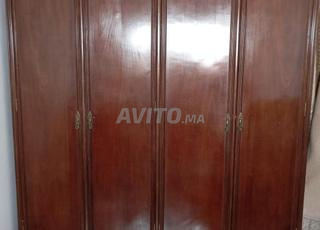 خزانة خشبية