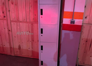 Porte armoire de rangement avec serrure