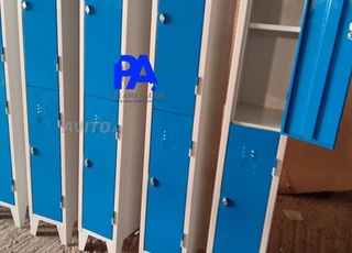 Mobilier Métallique Avec Des Armoire Et Vestiaires