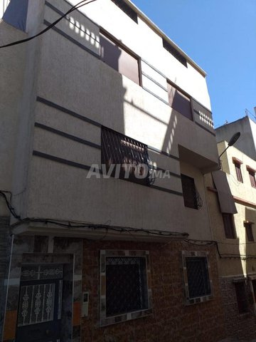 منزل سكني بواجهتين للبيع في مدينة العرائش