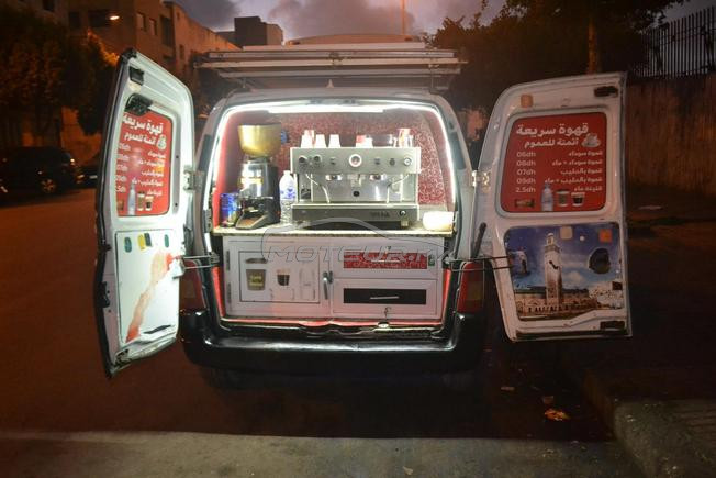 café mobile bien équipée 