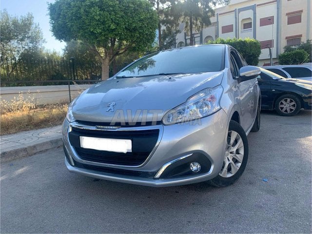 Peugeot 208 Essence Manuelle 2019 à Tanger