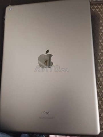 Ipad 9ème génération neuf, avec sa pochette