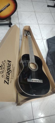 غيتار كلاسيكي إسباني مع الحقيبة