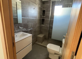 Bel appartement avec la terrasse