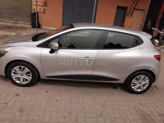 Renault Clio Essence Manuelle 2019 à Marrakech
