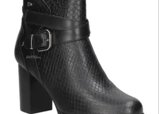 أحذية للبيع