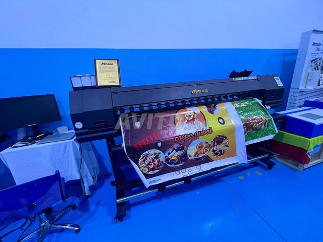 آلة لافتات وفينيل في عرض خاص