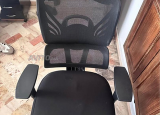 كرسي مريح بتصميم عصري يدعم ظهرك طوال اليوم