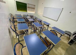 La table appropriée et la chaise confortable font la différence