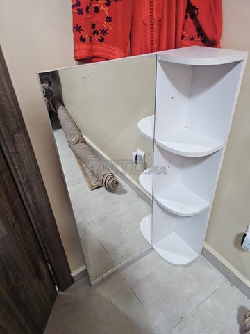 Miroir entourage et étagères en vrai bois