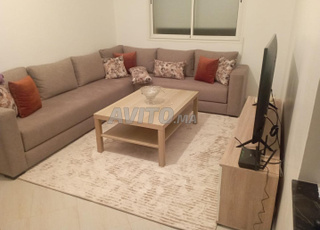 Fauteuil et table et meuble TV