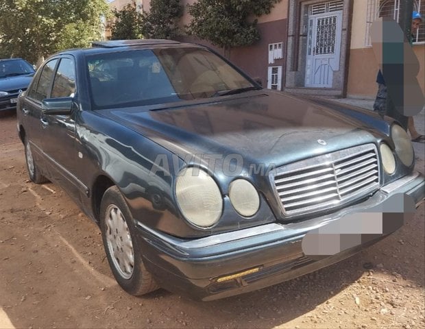 Mercedes-Benz 250 Diesel Manuelle 1996 à Meknès
