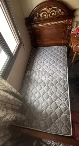Cadre de lit en bois massif et Matelas