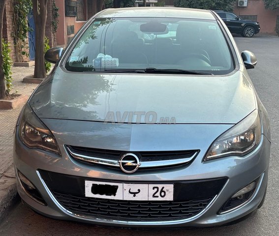 Opel Astra Diesel Manuelle 2013 à Marrakech
