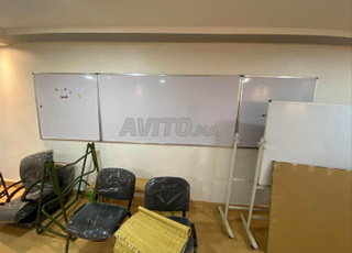 Les tableaux d'affichage et magnétique disponible