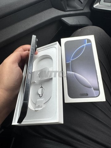 Iphone 16 pro max noir bat 98 ( prix non nego )