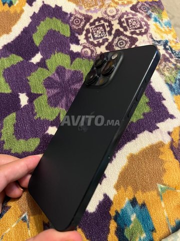 iphone 15 pro max en très bon état