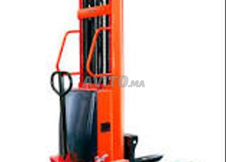 رافعة نصف كهربائية