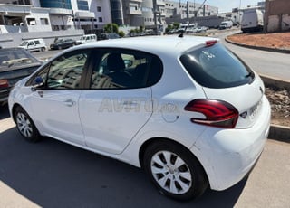 Peugeot 208 Essence Manuelle 2017 à Casablanca