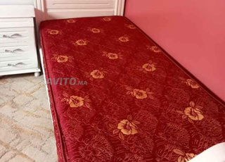 Cadre ناموسية et table de nuit (2m/90) sans matla