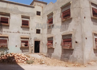 Je mets en vente cette maison semi finie