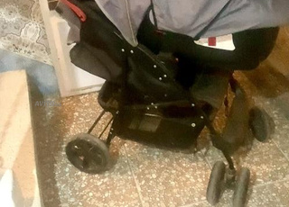 عربة أطفال بحالة جيدة جداً