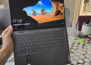 Lenovo Yoga OLED