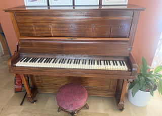 بيع بيانو دراسي - حالة عمل جيدة