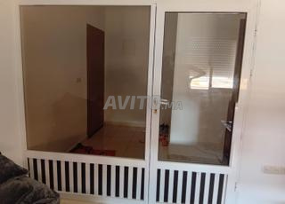 باب صالح للاستعمال في حالة جيدة