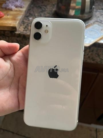 iPhone 11 en bon état, 64gb, 87btr. prix négociable - 2